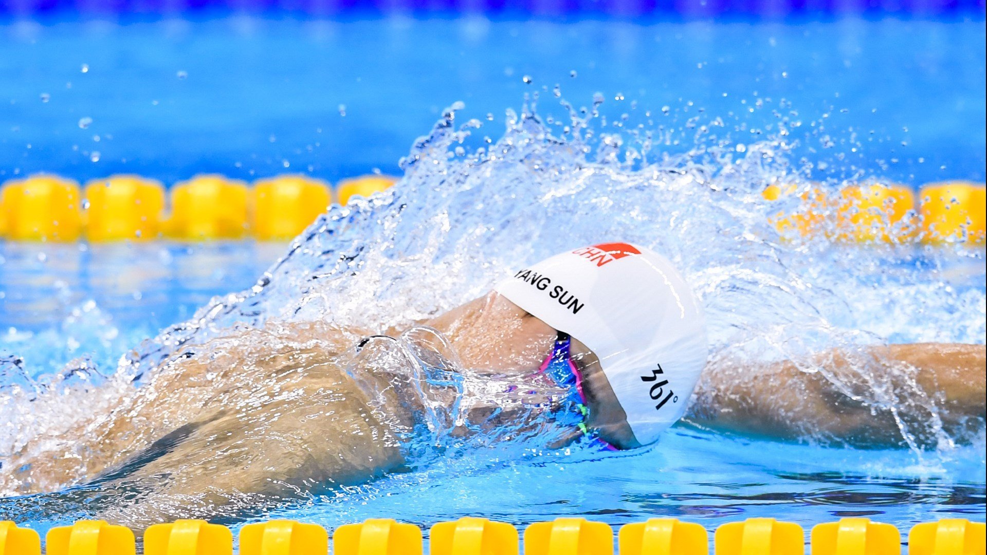  武大靖赛后谦逊发言登热搜，明尼苏达森林狼横扫罗马引发热议