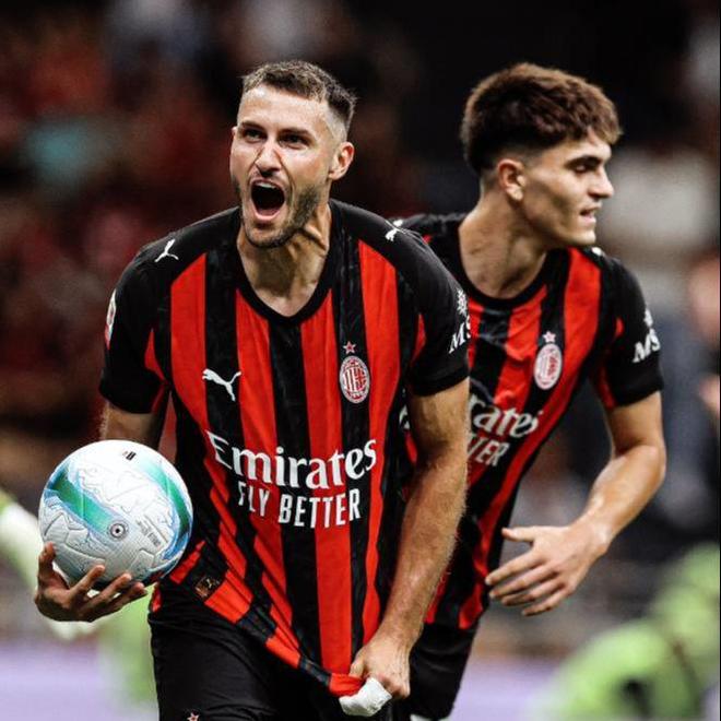  足总杯最新形势：AC米兰高居榜首，拜仁慕尼黑强势追赶，冠军归属成迷